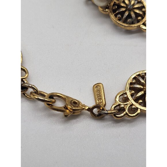 MONET VTG Gold Tone Faux Pearl Floral Medallion Dainty Bracelet - Picture 4 of 9